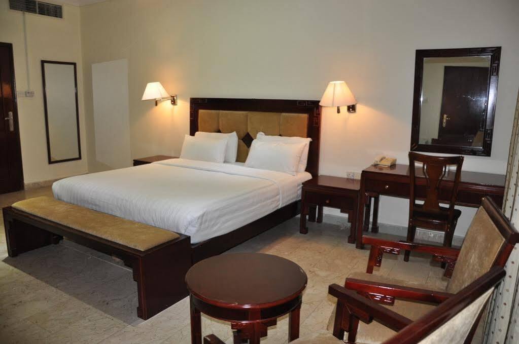 Oyo 366 Waves Hotel Ajman Exterior foto
